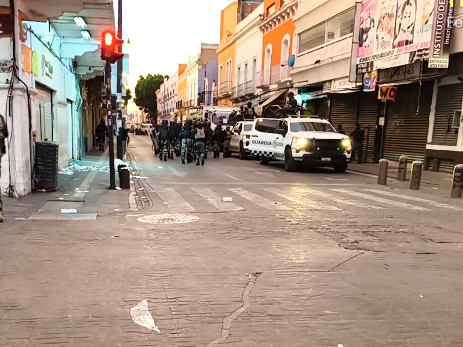 Autoridades federales y estatales aseguran 14 locales en la Plaza de la Tecnología 